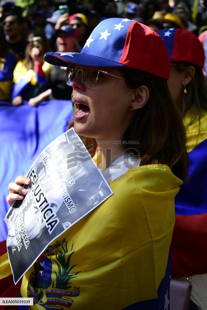 Venezuelans in Mexico Celebrate the Arrest of President Nicolás Maduro