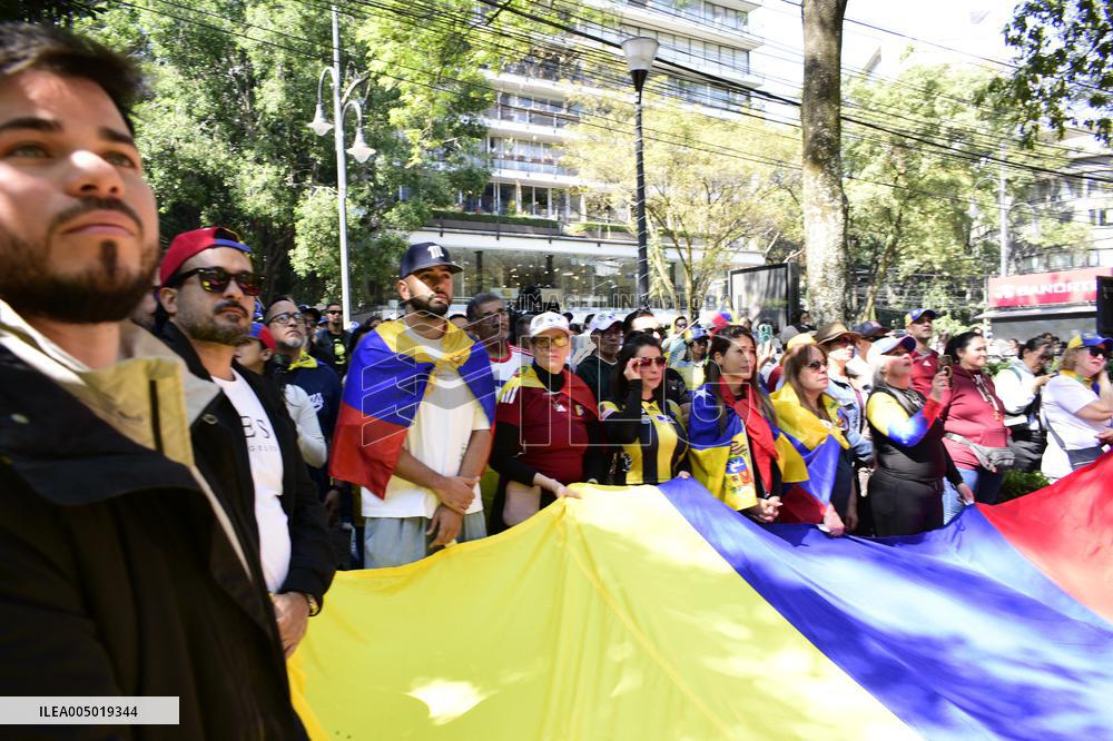 Venezuelans in Mexico Celebrate the Arrest of President Nicolás Maduro