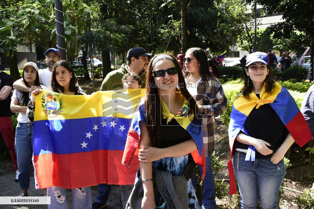 Venezuelans in Mexico Celebrate the Arrest of President Nicolás Maduro