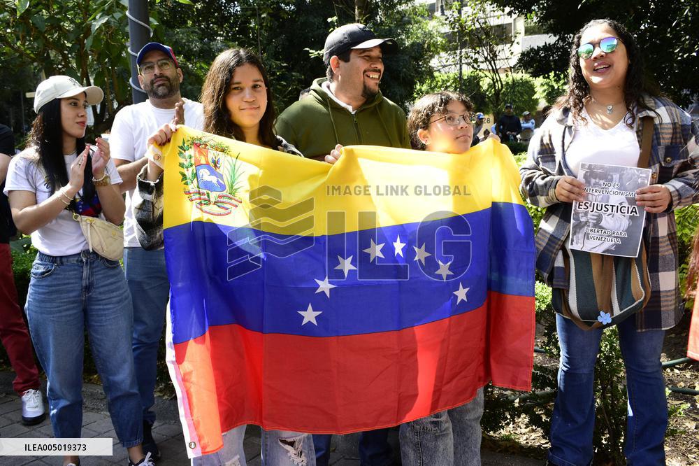 Venezuelans in Mexico Celebrate the Arrest of President Nicolás Maduro
