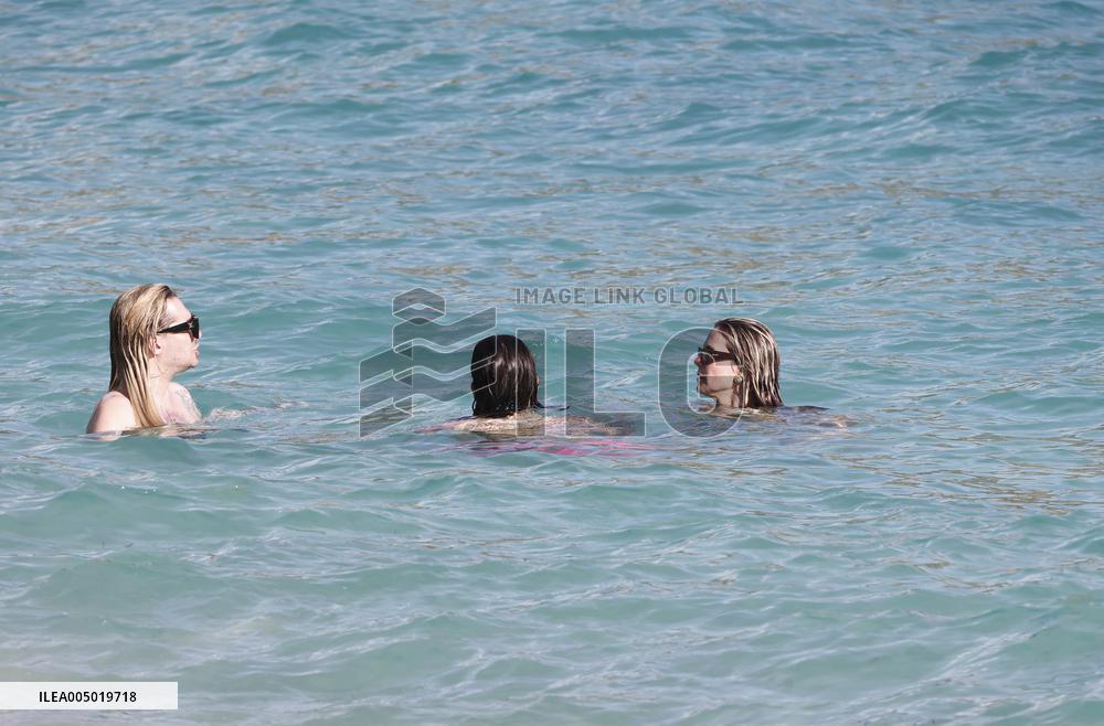 Heidi Klum And Tom Kaulitz Beachside - St Barths
