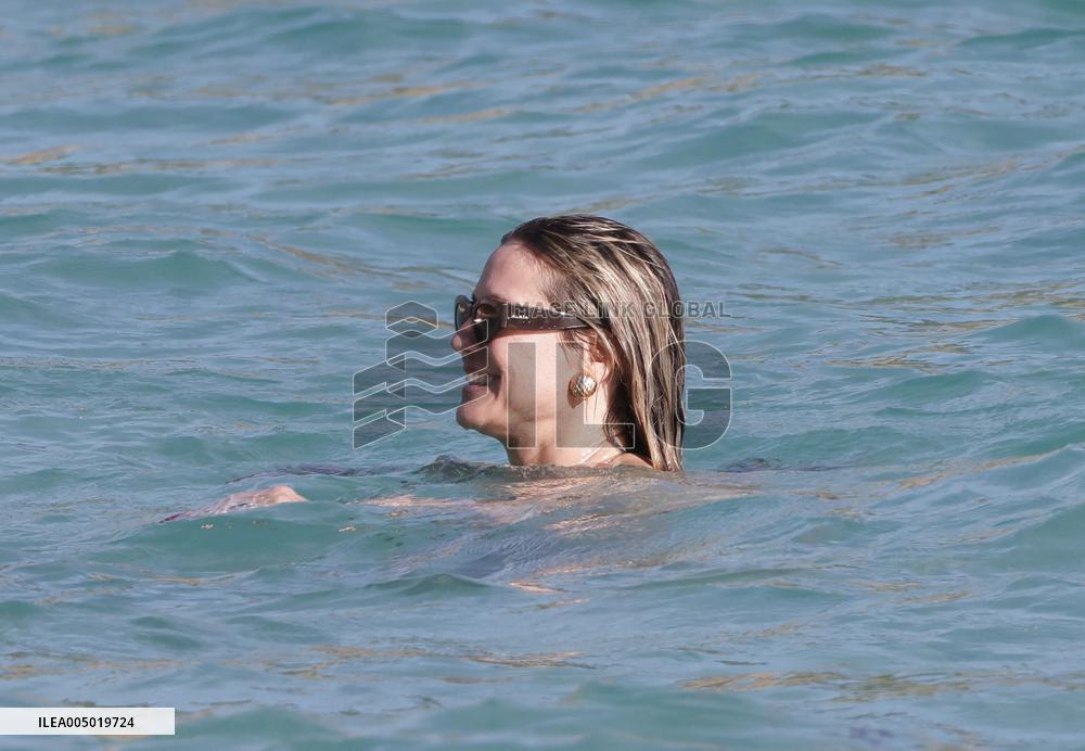 Heidi Klum And Tom Kaulitz Beachside - St Barths