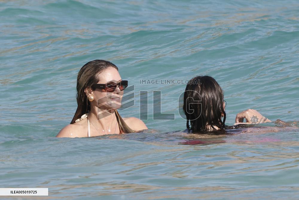 Heidi Klum And Tom Kaulitz Beachside - St Barths