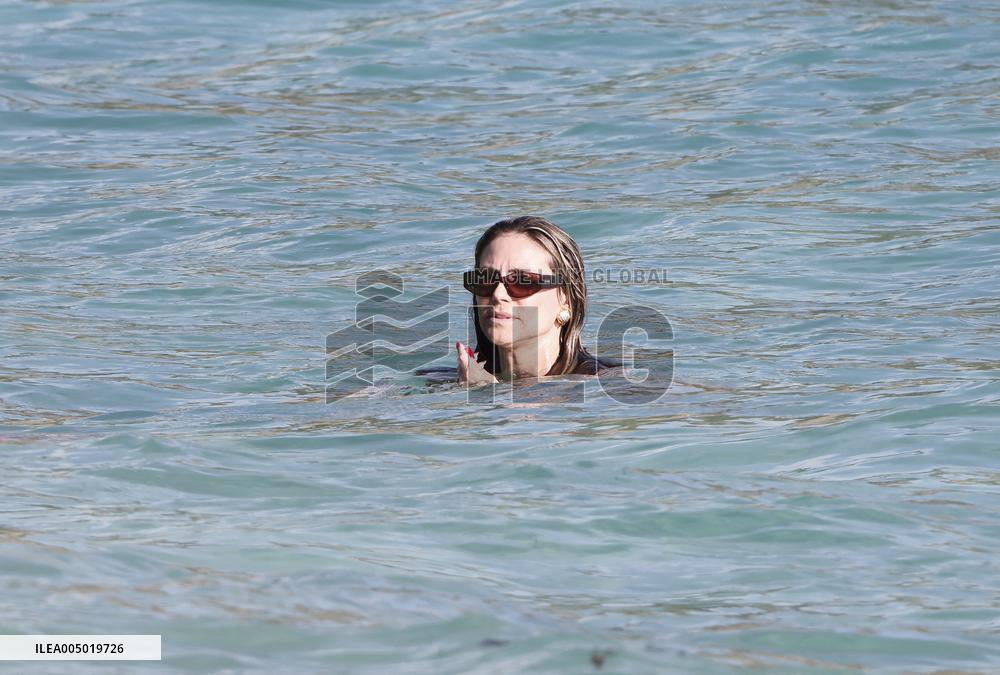 Heidi Klum And Tom Kaulitz Beachside - St Barths
