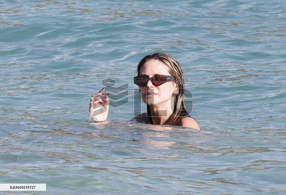 Heidi Klum And Tom Kaulitz Beachside - St Barths