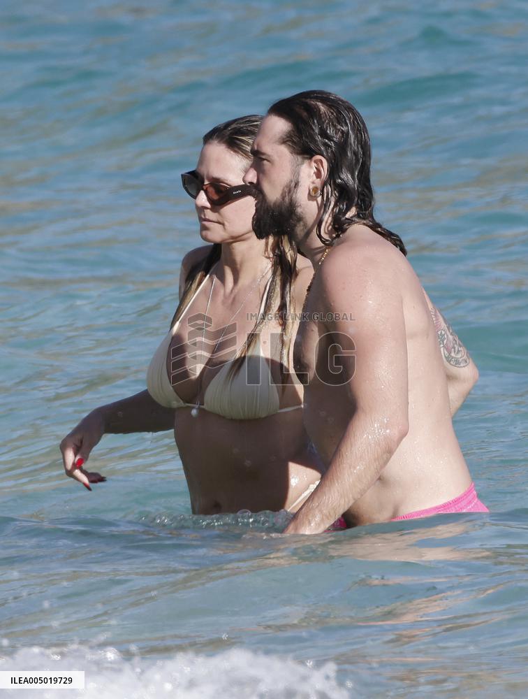 Heidi Klum And Tom Kaulitz Beachside - St Barths