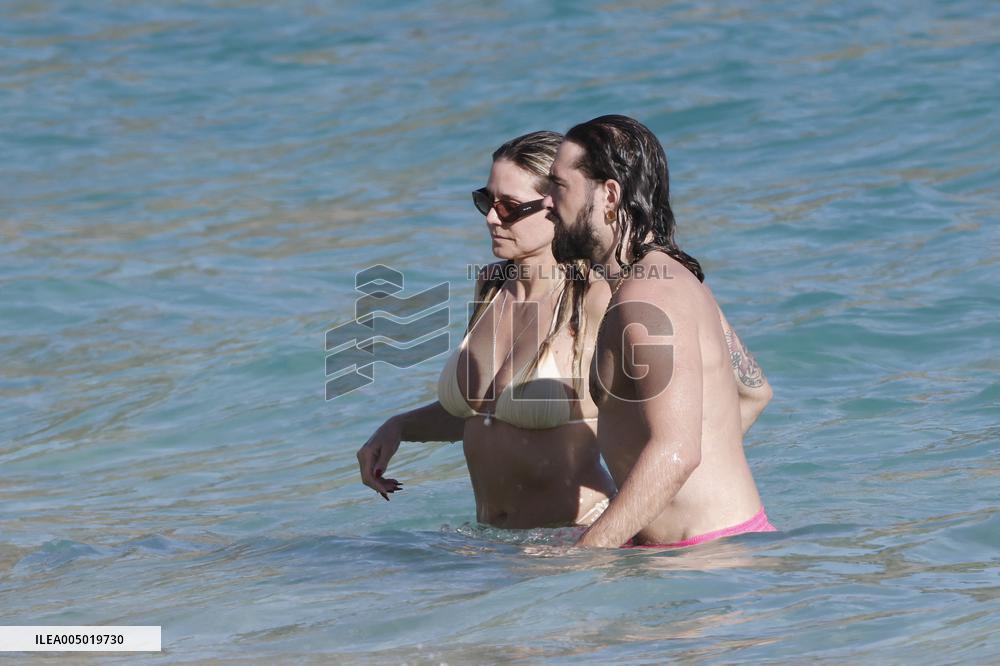 Heidi Klum And Tom Kaulitz Beachside - St Barths