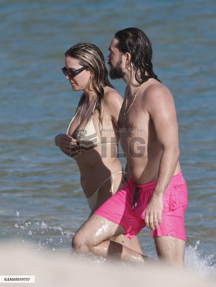 Heidi Klum And Tom Kaulitz Beachside - St Barths