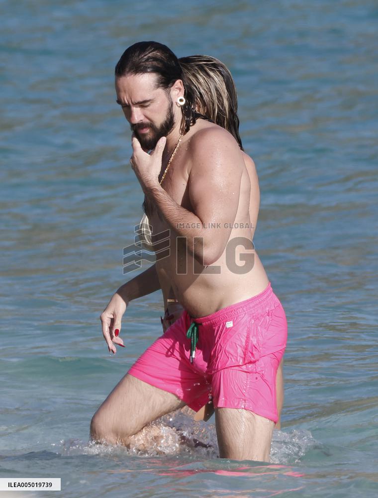 Heidi Klum And Tom Kaulitz Beachside - St Barths