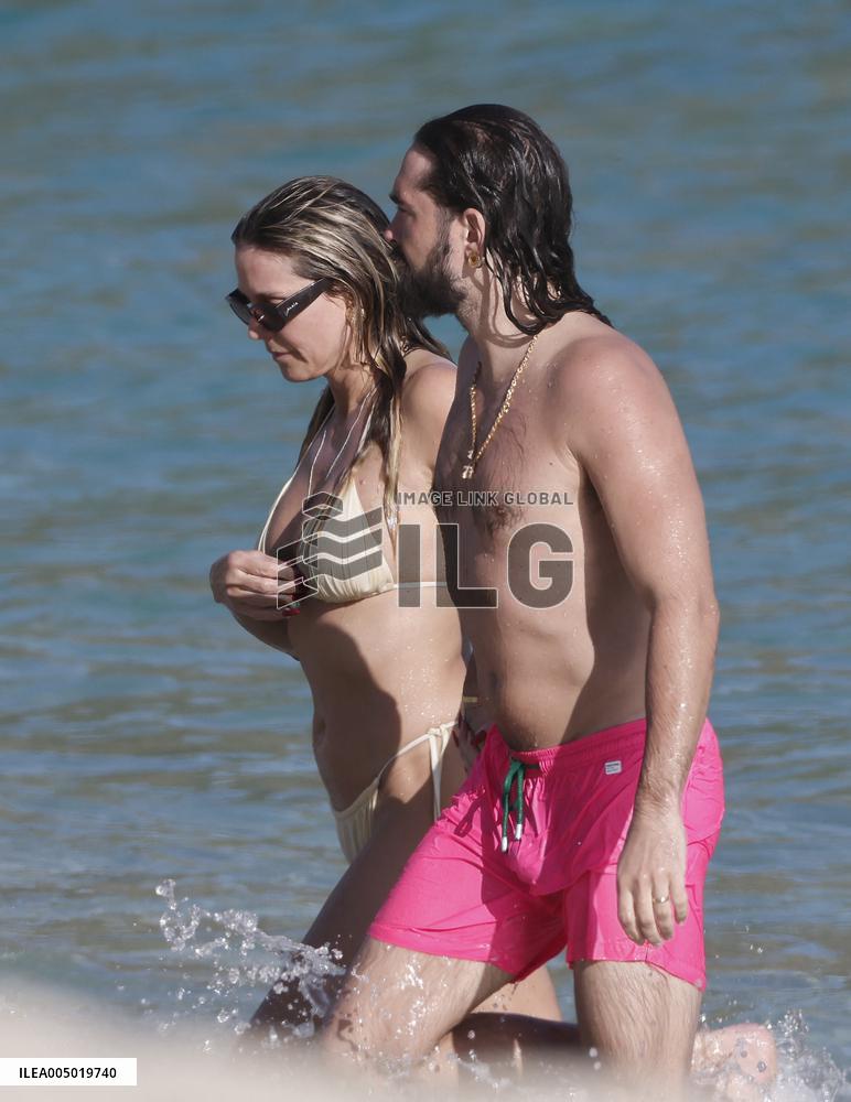 Heidi Klum And Tom Kaulitz Beachside - St Barths