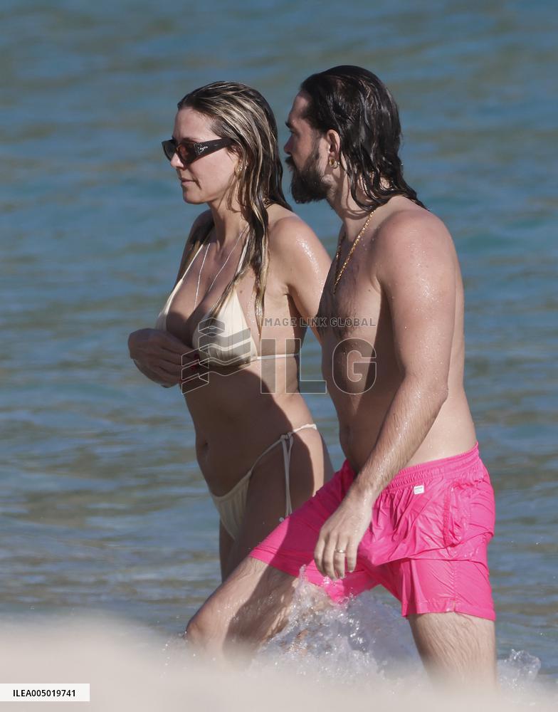Heidi Klum And Tom Kaulitz Beachside - St Barths
