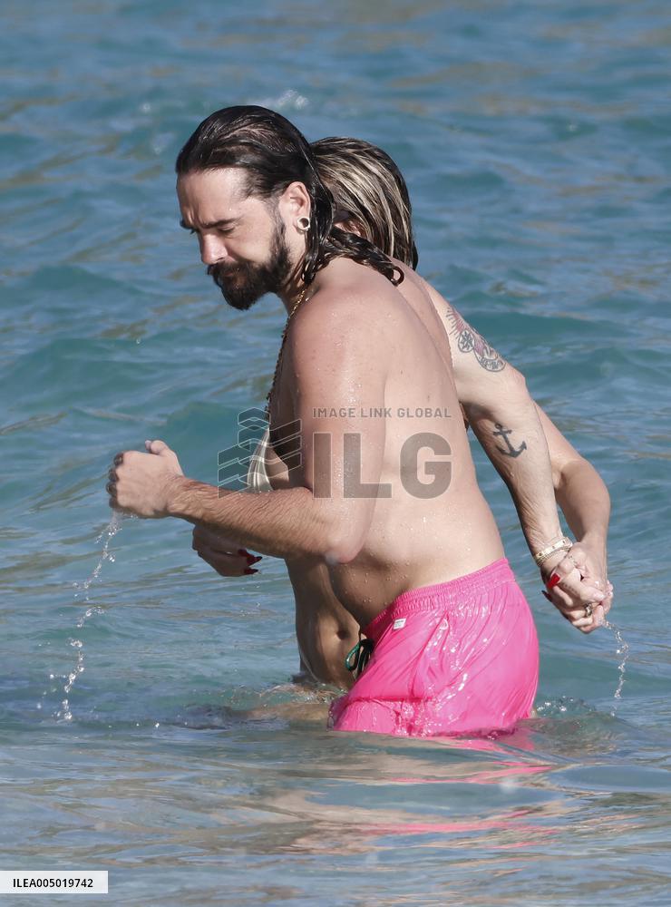 Heidi Klum And Tom Kaulitz Beachside - St Barths