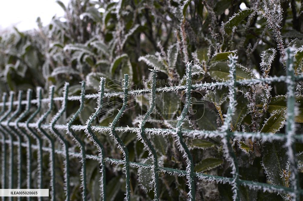 Illustration - Orange Alert Issued for Snow and Ice - France