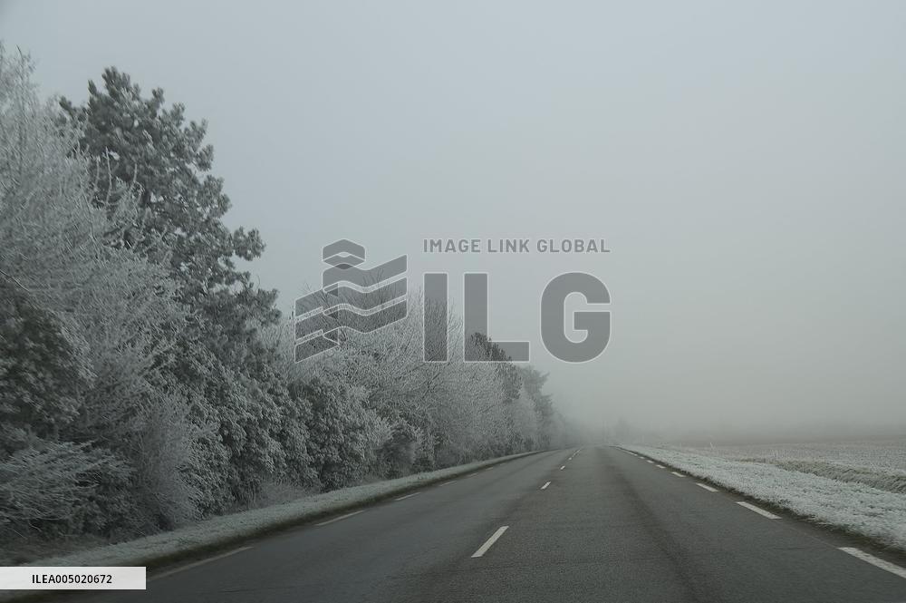 Illustration - Orange Alert Issued for Snow and Ice - France