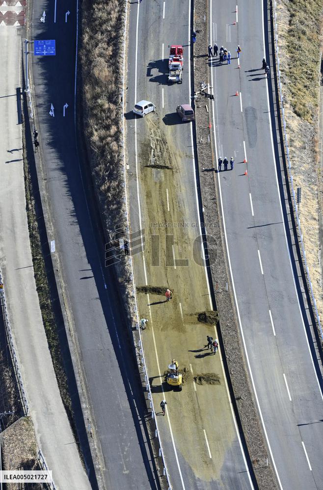 Tea-leaf spill causes multi-vehicle crash in eastern Japan, kills 1