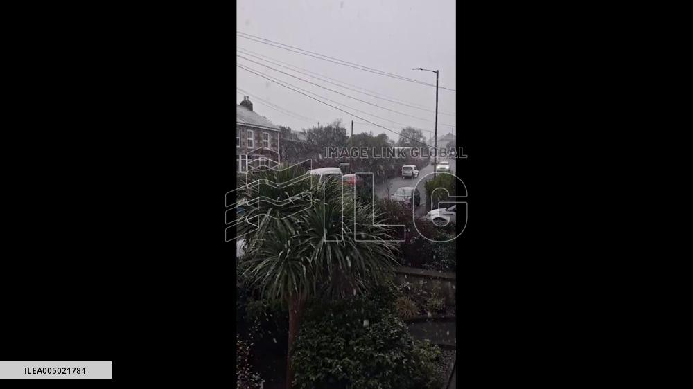 UK: Snow and Ice Warnings Blanket Country, Disrupt Travel and Schools 4