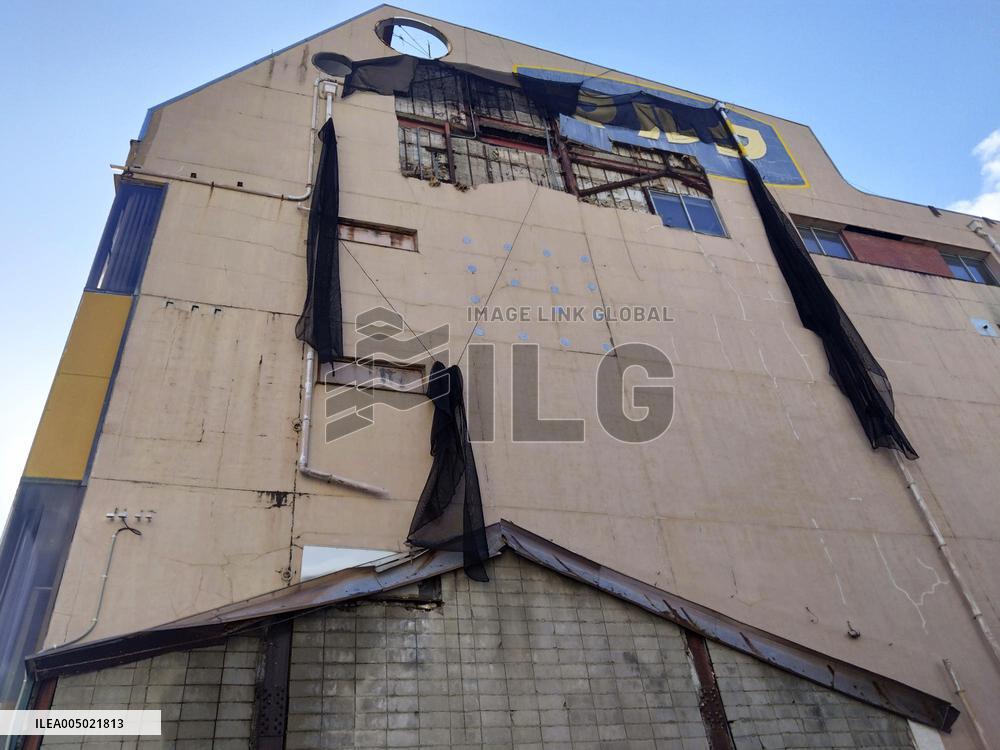 Strong quakes hit western Japan