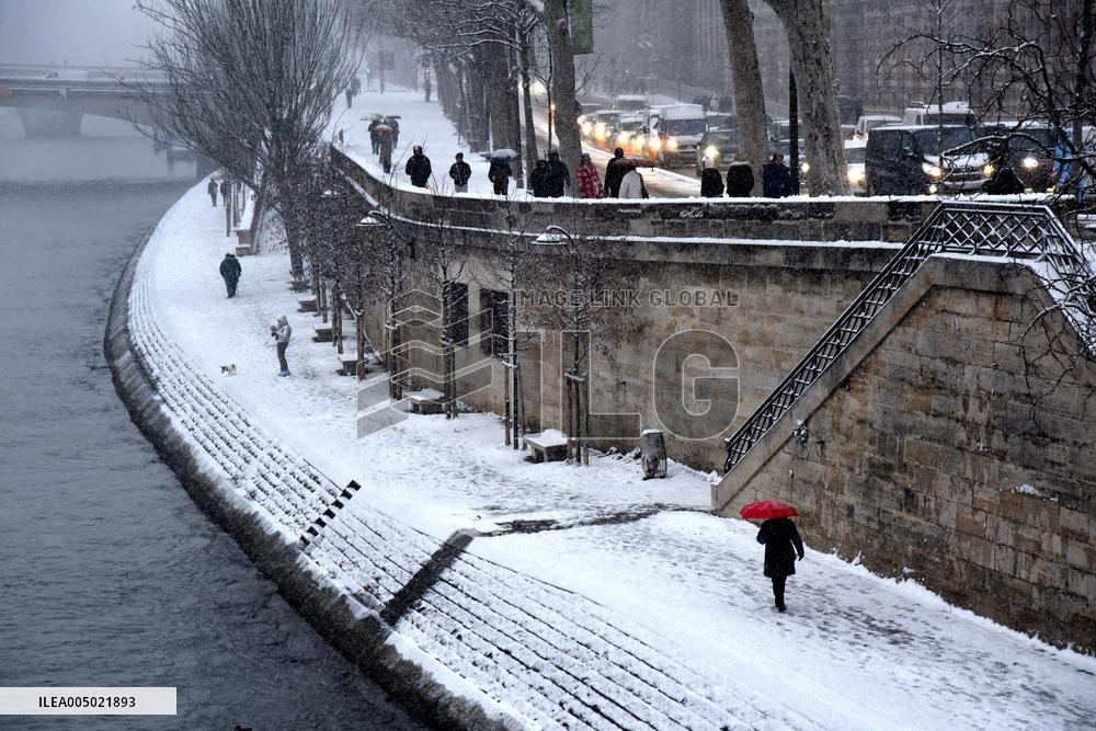 Paris Under The Snow - Paris