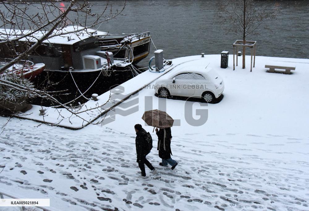 Paris Under The Snow - Paris
