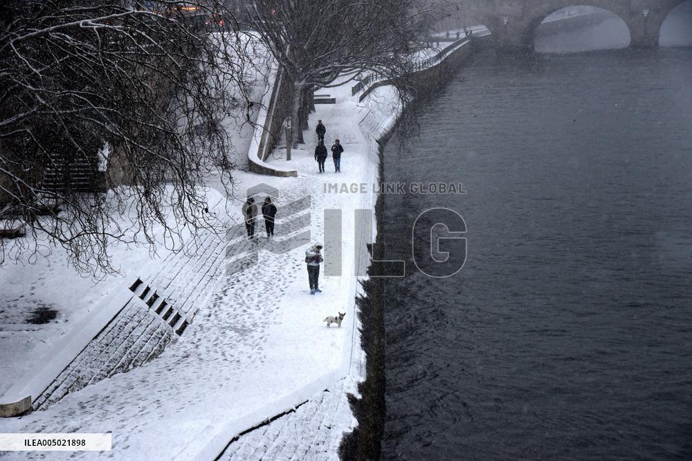 Paris Under The Snow - Paris