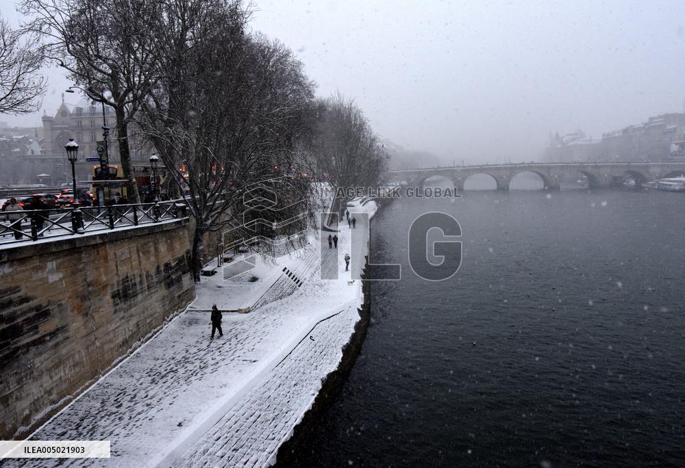Paris Under The Snow - Paris