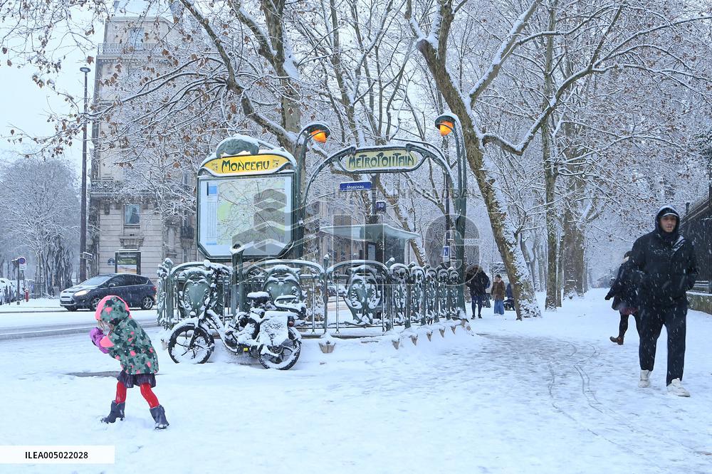 Paris Under The Snow - Paris