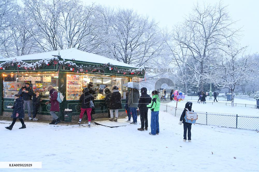 Paris Under The Snow - Paris