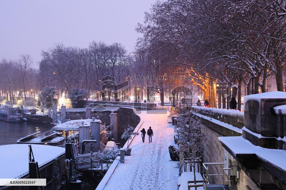 Paris Under The Snow - Paris