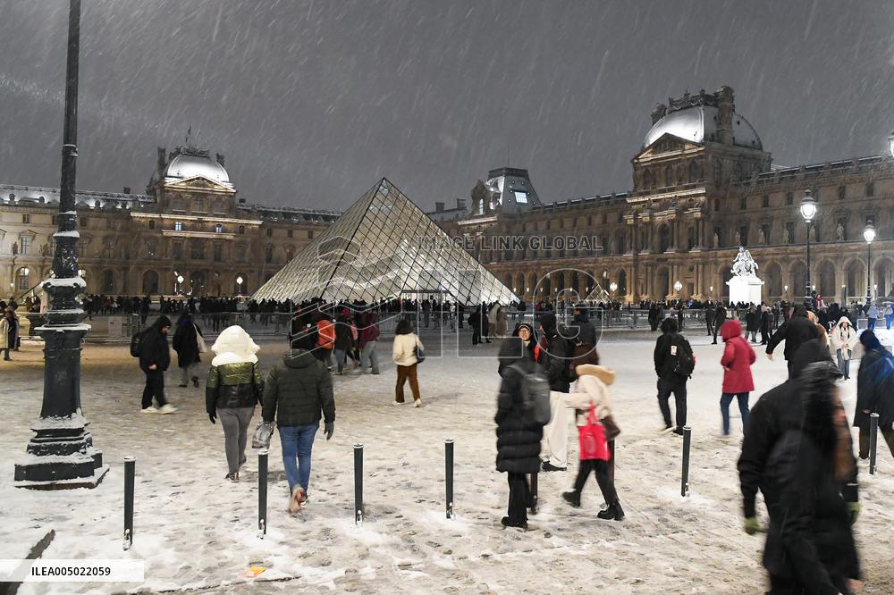 Paris Under The Snow - Paris