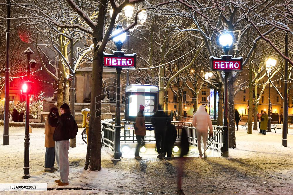 Paris Under The Snow - Paris