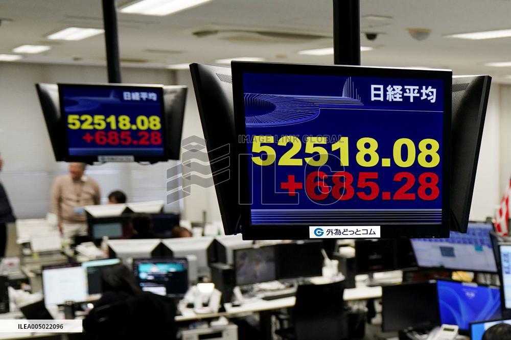 Nikkei index hits closing high