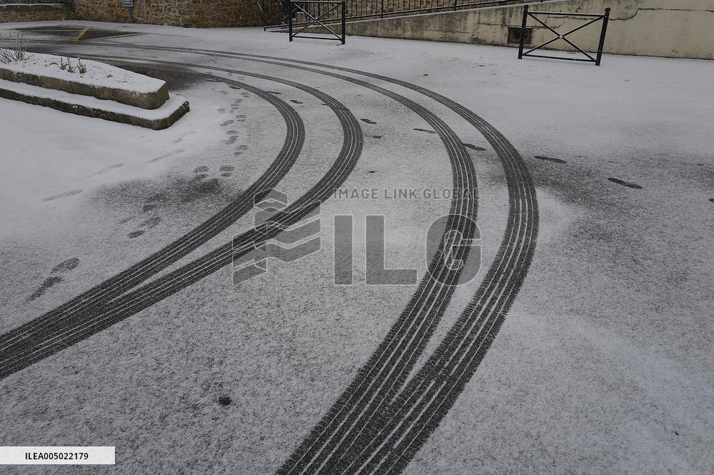 Illustration - Snowstorm Affects Traffic In Essonne - France