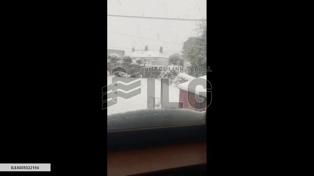 UK: Snow and Ice Warnings Blanket Country, Disrupt Travel and Schools 5