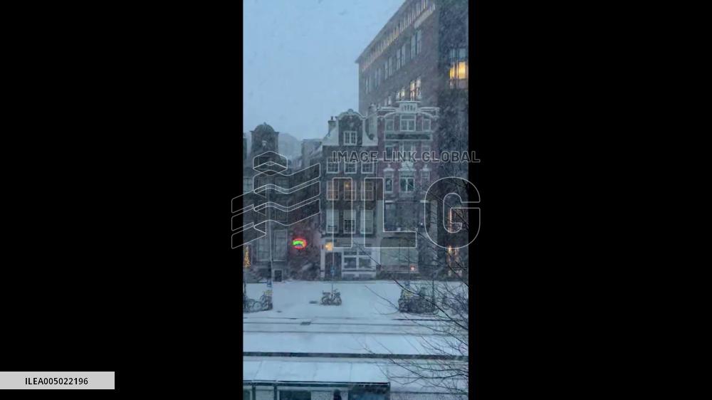Netherlands: Heavy Snow Cancels Flights and Halts Trains Around Amsterdam