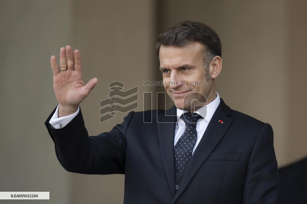 Macron and Carney Meet Ahead of Summit - Paris