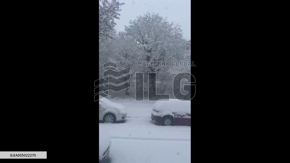 Netherlands: Heavy Snow Cancels Flights and Halts Trains Around Amsterdam 2