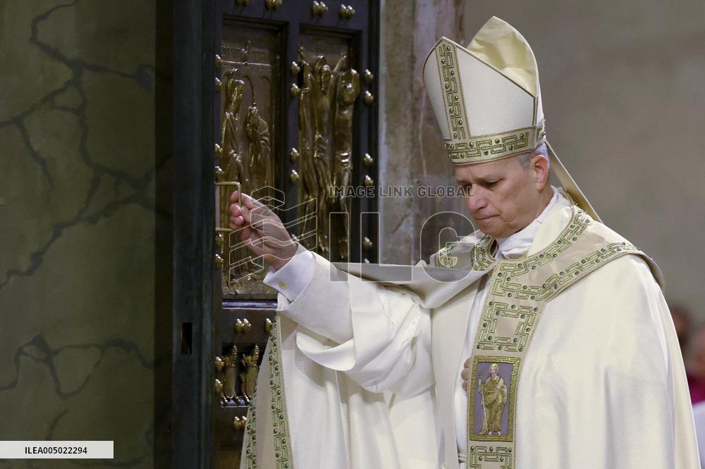 Pope Leo XIV Closes the Holy Door of St. Peter's Basilica - Vatican