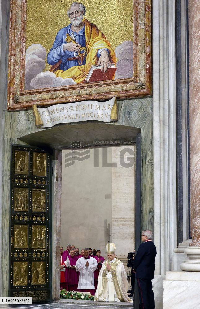 Pope Leo XIV Closes the Holy Door of St. Peter's Basilica - Vatican