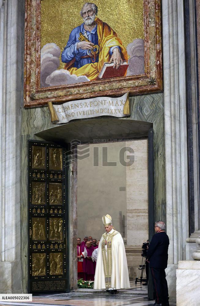 Pope Leo XIV Closes the Holy Door of St. Peter's Basilica - Vatican