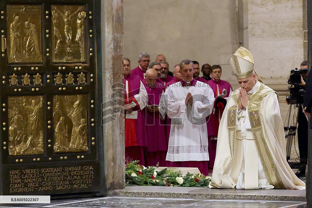 Pope Leo XIV Closes the Holy Door of St. Peter's Basilica - Vatican