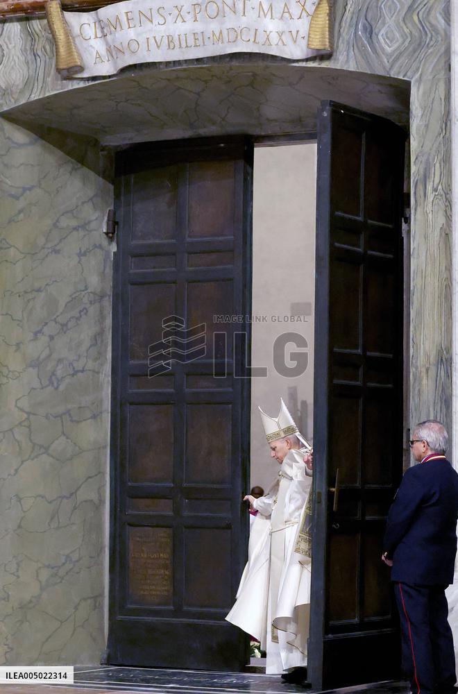 Pope Leo XIV Closes the Holy Door of St. Peter's Basilica - Vatican