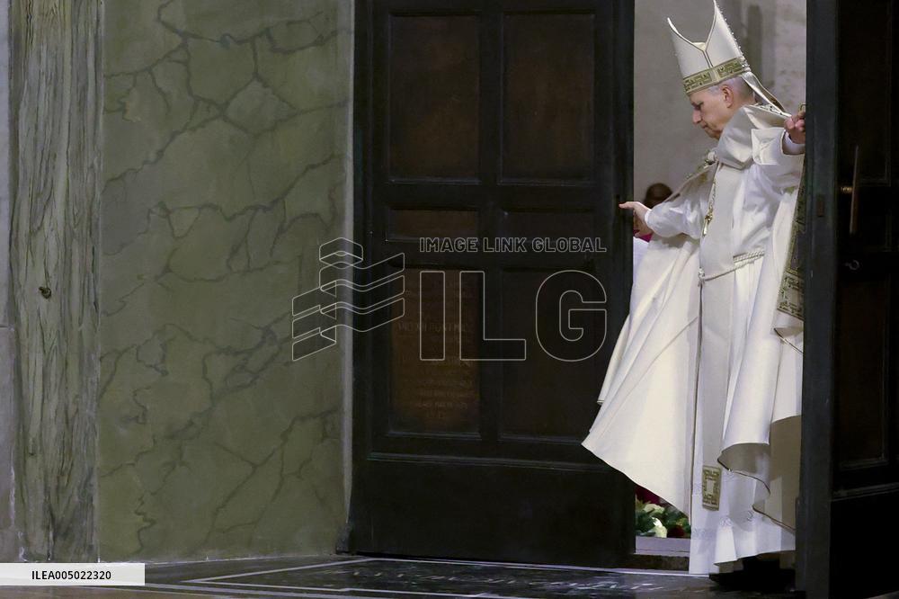 Pope Leo XIV Closes the Holy Door of St. Peter's Basilica - Vatican