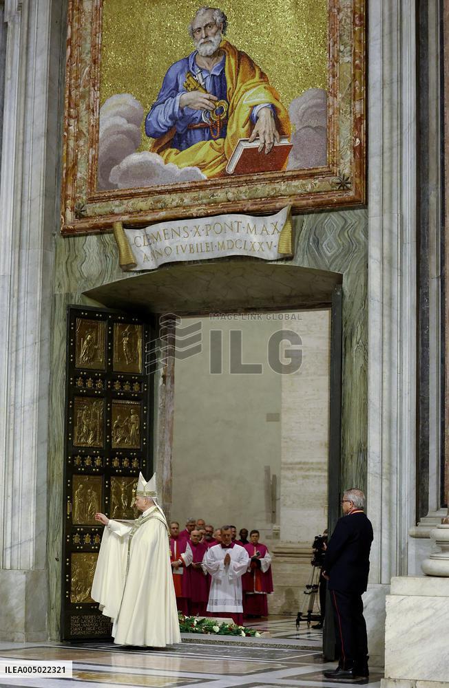 Pope Leo XIV Closes the Holy Door of St. Peter's Basilica - Vatican