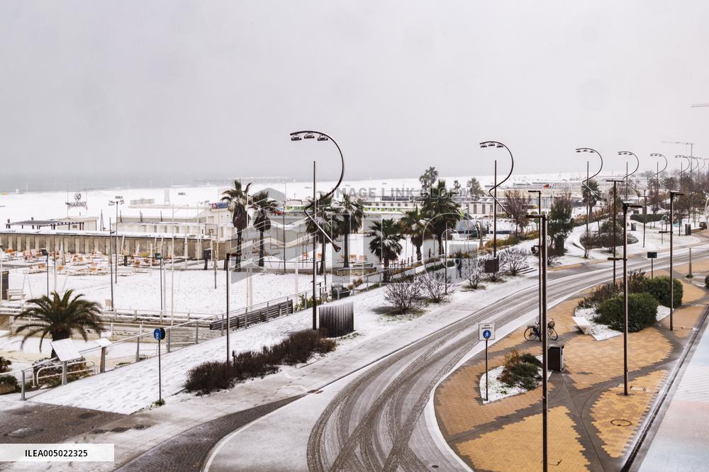 Heavy Snow Covers Beach On Epiphany - Rimini