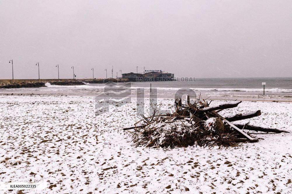 Heavy Snow Covers Beach On Epiphany - Rimini