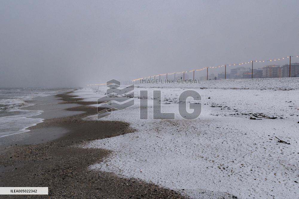 Heavy Snow Covers Beach On Epiphany - Rimini