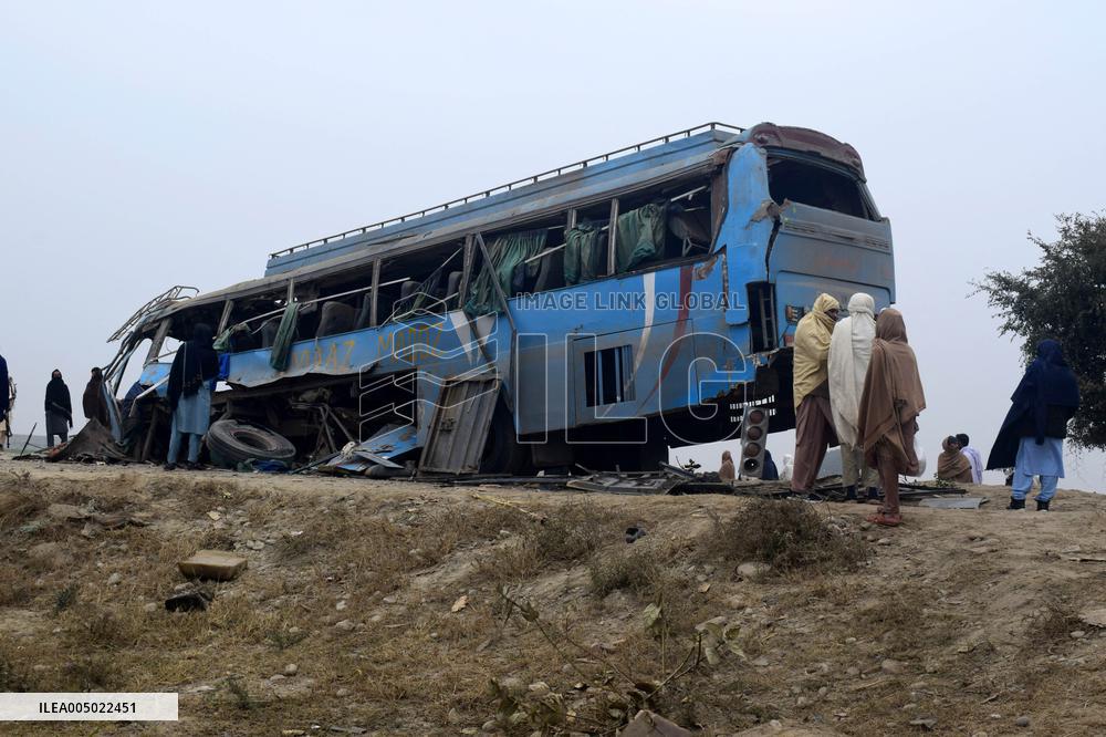 1 Dead and 8 Injured in Bus Attack - Pakistan