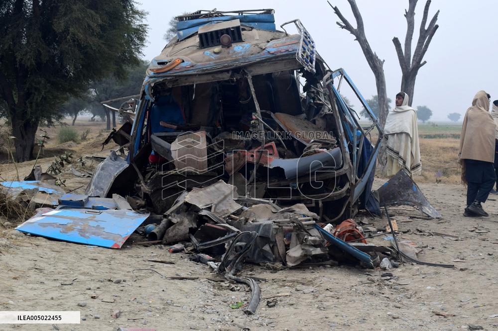 1 Dead and 8 Injured in Bus Attack - Pakistan
