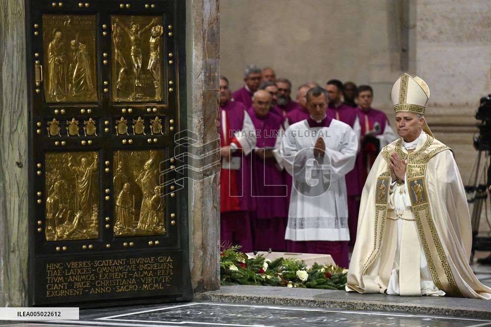Pope Leo XIV Closes the Holy Door of St Peter s Basilica - Vatican