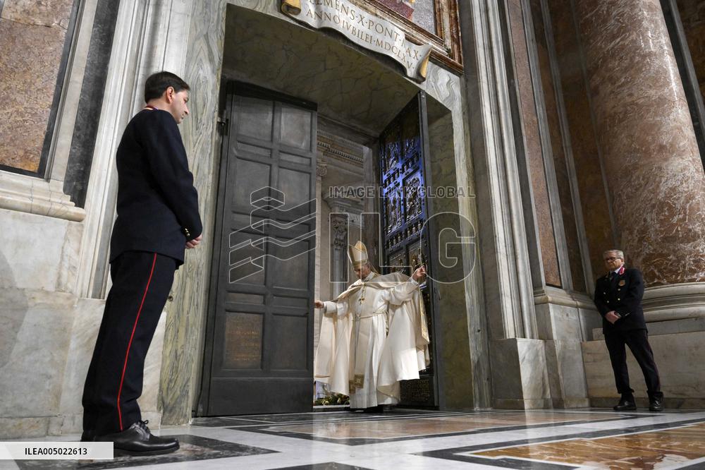 Pope Leo XIV Closes the Holy Door of St Peter s Basilica - Vatican